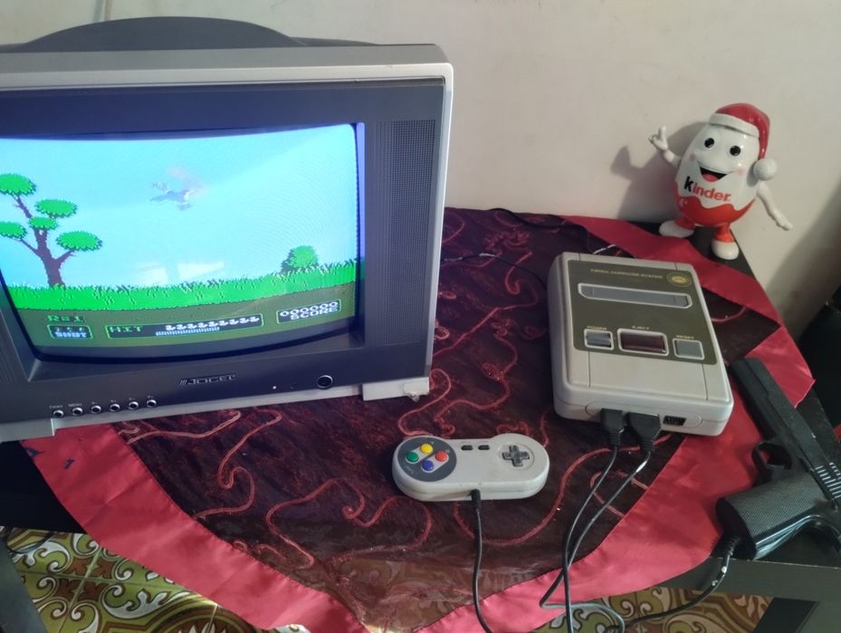 Vintage console with multiple games64750797418371122