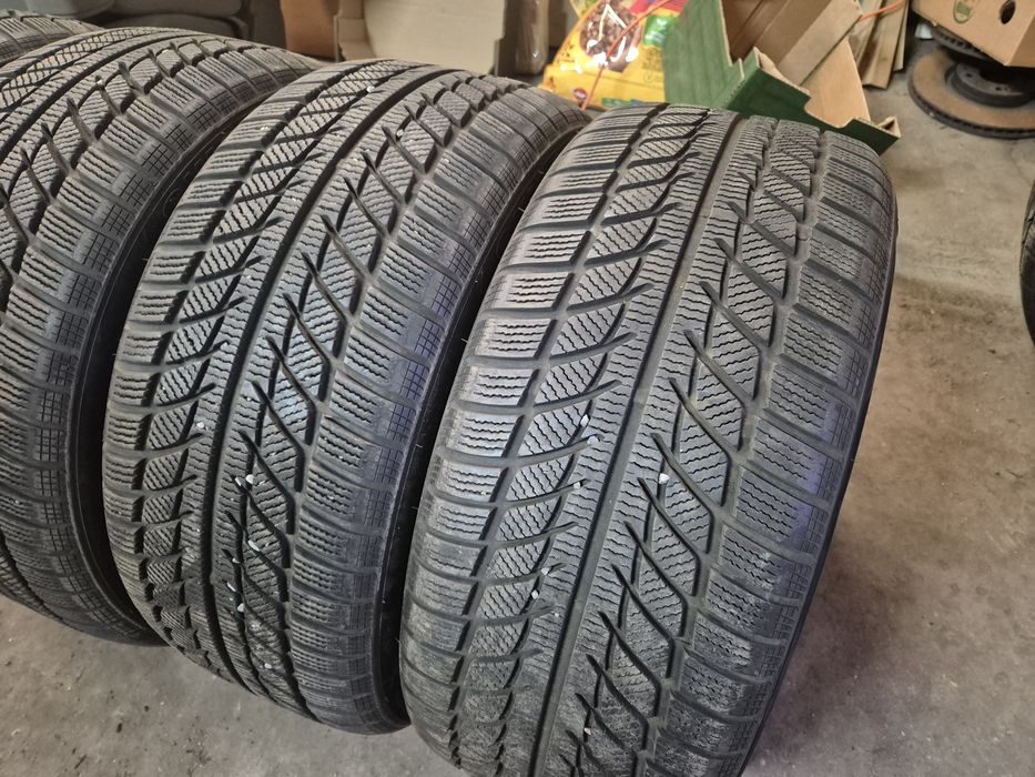 Godride sw608 winter 235/45/17 komplet