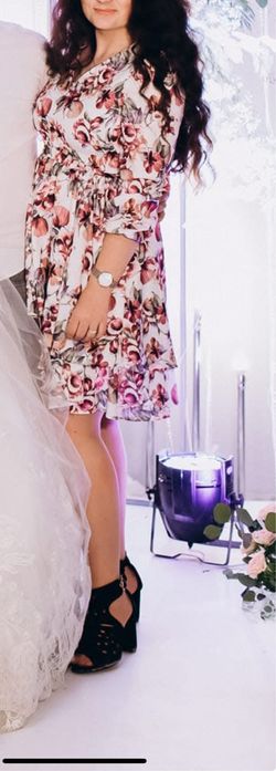 Коктейльна сукня в квіточки, розмір L