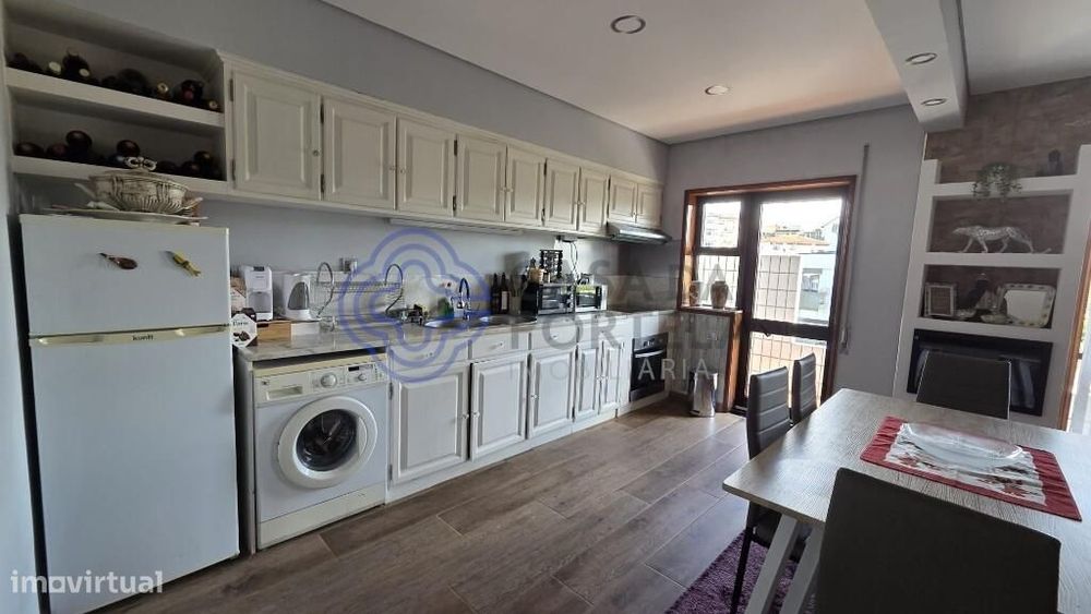 Apartamento T2 com garagem, jardim privativo e excelente localização