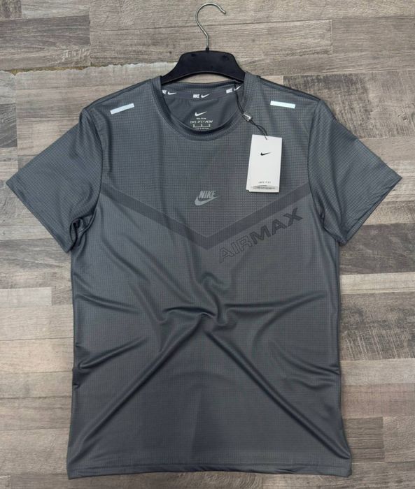 Футболка  Nike Air Max Dri- FIT ADV