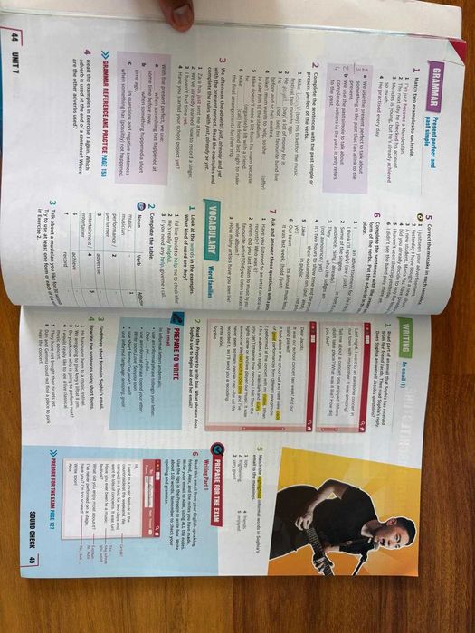 Livros escolares / Manuais e cadernos 7º ano - inglês, matematica, portugues,  e todas as outras disciplinas / Salesianos
