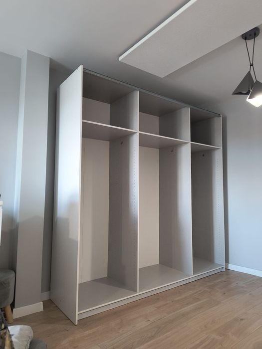 Szafa z drzwiami przesuwnymi