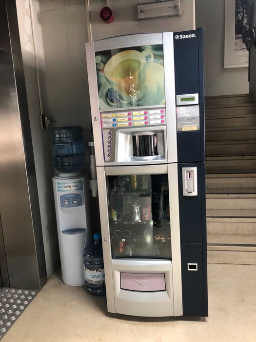 Maquina de Vending Saeco combi snacks e Azkoyen M