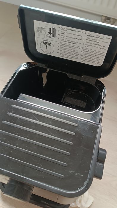 Ekspres do kawy ciśnieniowy DeLonghi EC230.BK