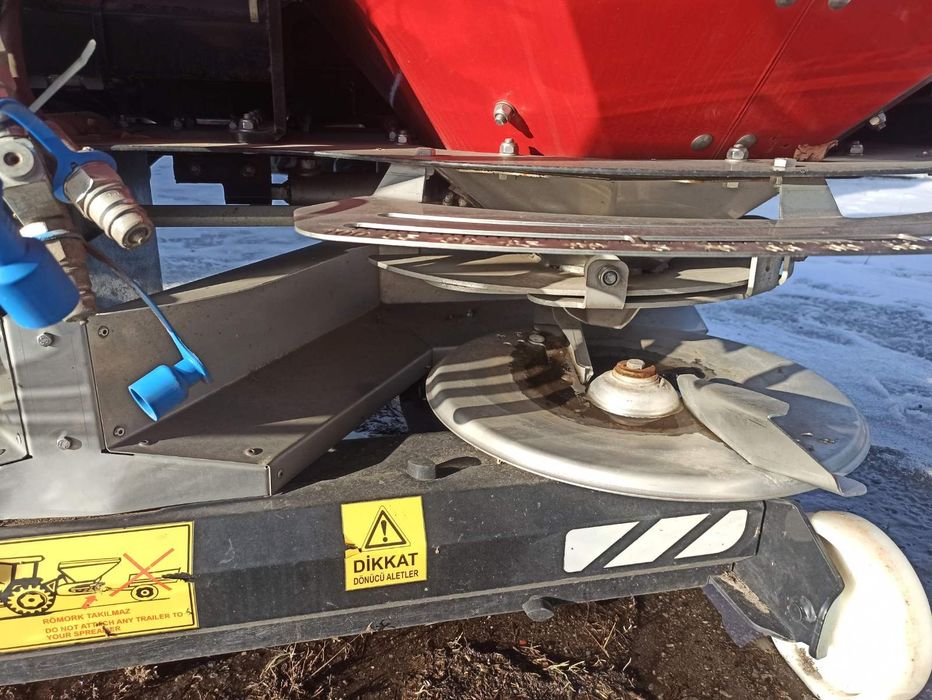 Розкидач міндобрив IrTem F12