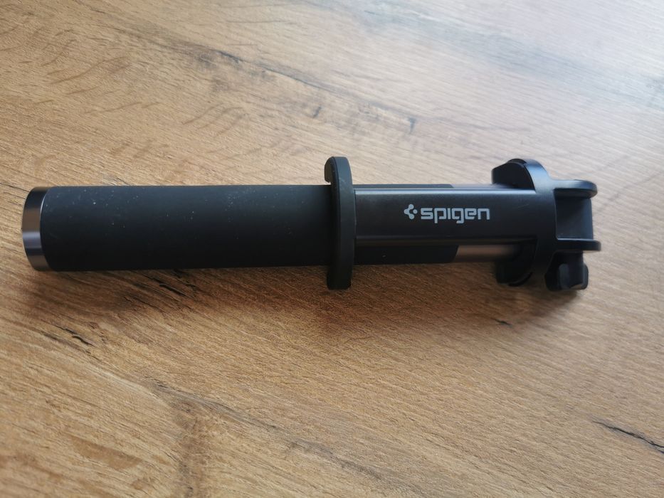 Selfie Stick Spigen