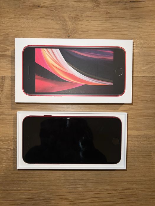 IPhone se 2020 czerwony