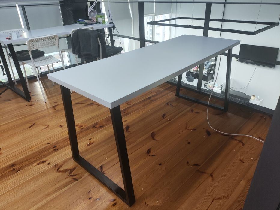 Продам 2 робочі столи для навчання або роботи