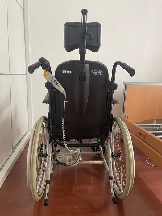 Cadeira de Rodas Eléctrica Invacare Clemátis 44 de 2020