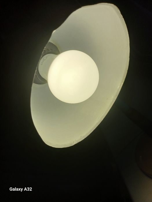 Настільна лампа.