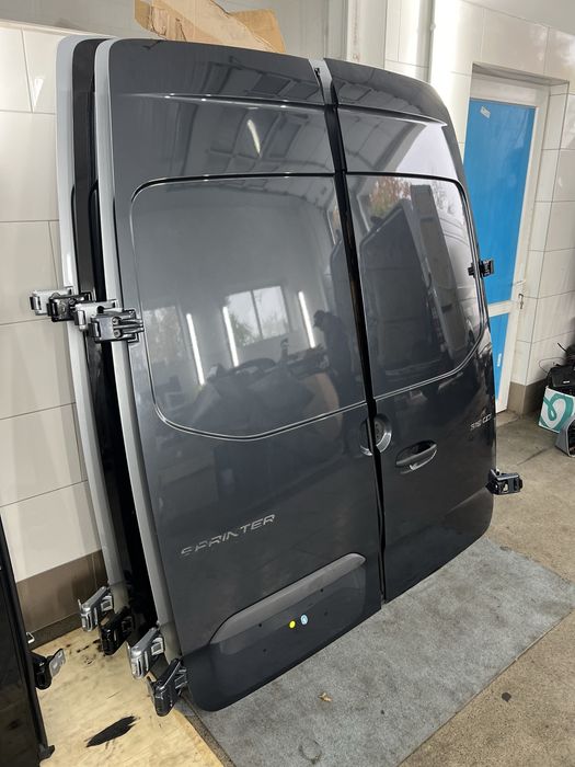 Нові Задні двері сірі графіт Mercedes Sprinter W907