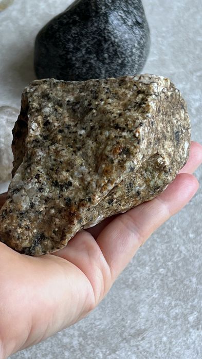 Kamienie ozdobne do akwarium (kamień kwarcowy, granitowy, diorytowy)