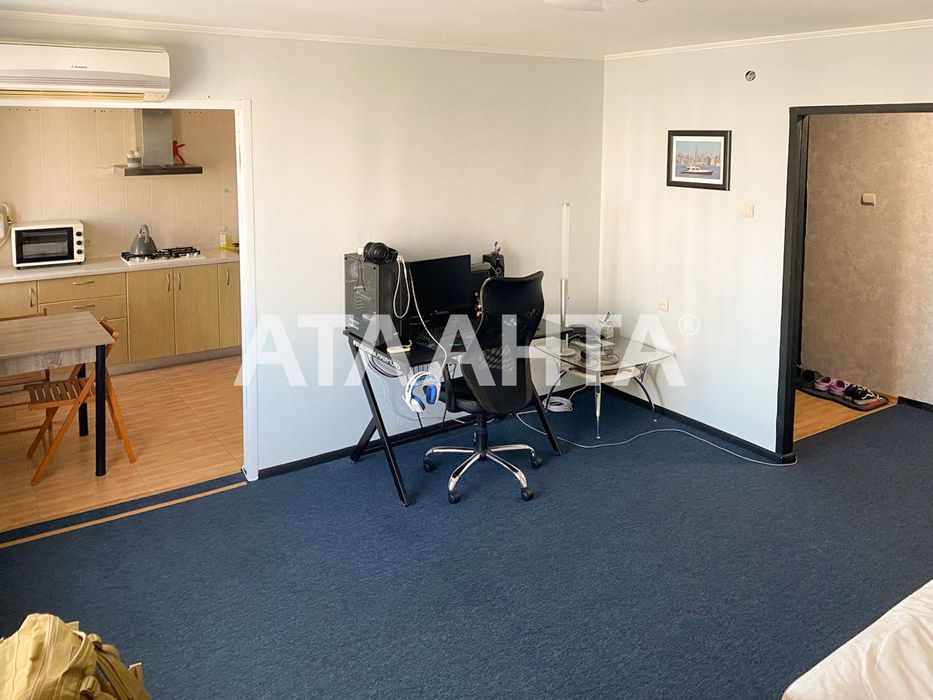 2-комнатная квартира в кирпичном доме возле Парка победы