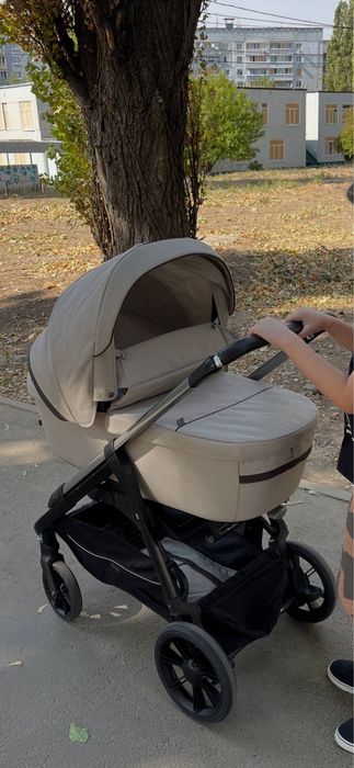 Коляска Inglesina Aptica Cashmere Beige у хорошому стані
