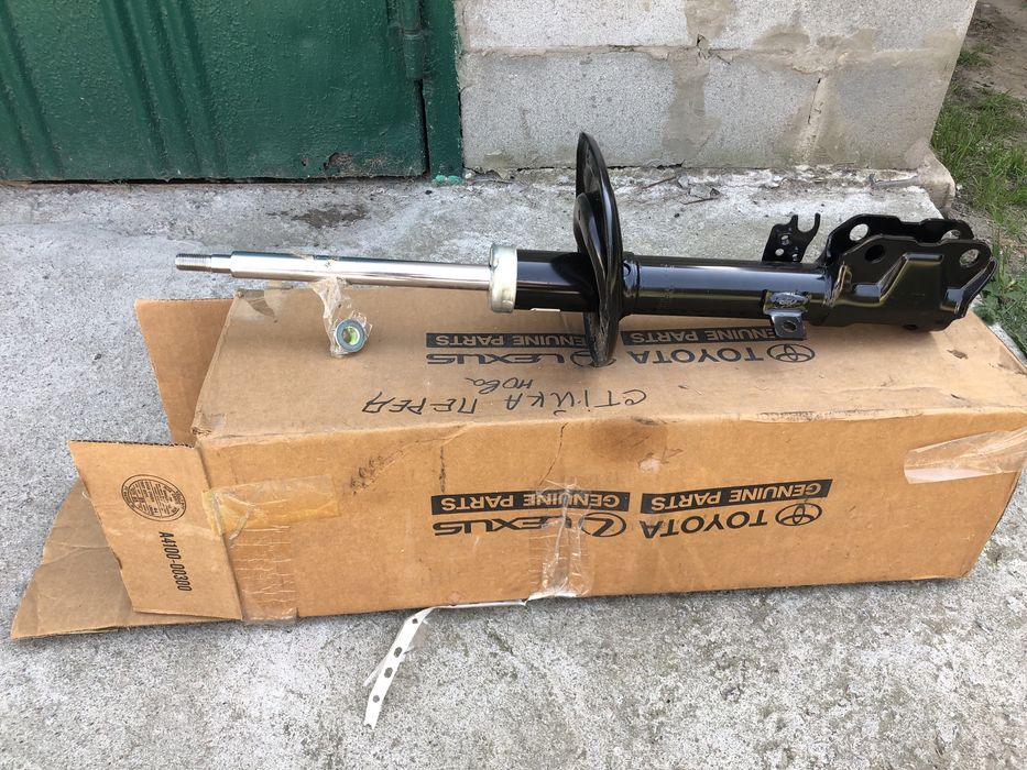 Амортизатор toyota camry v50 kyb задній правий