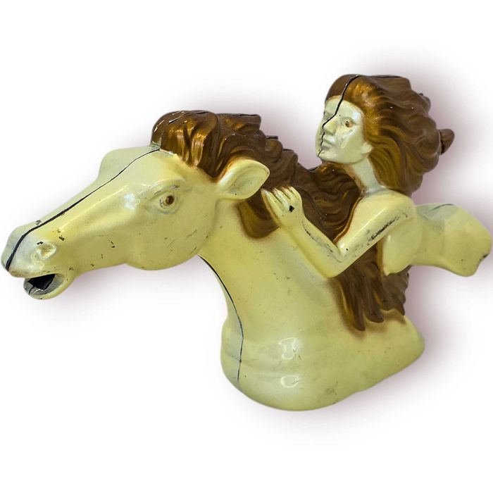 Isqueiro Mesa Vintage Escultura Mulher e Cavalo – Anos 60/70