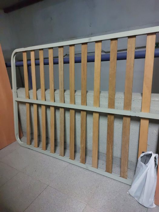 Estrado de Cama 195x105 cm com 4 Pés
