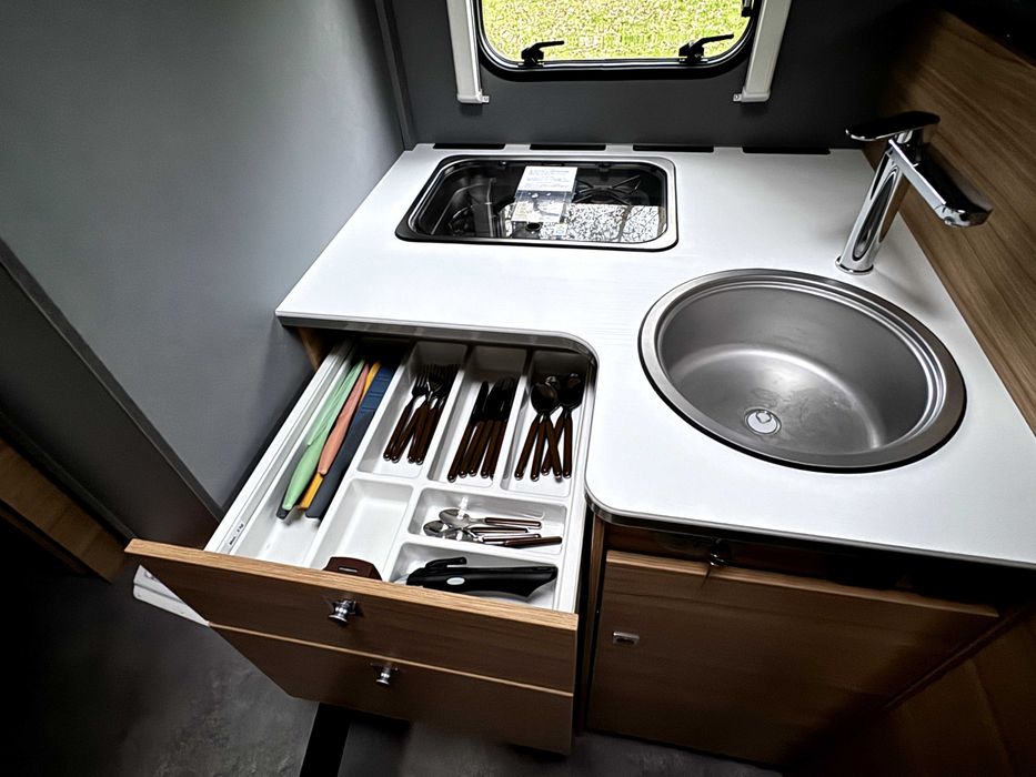 Kamper Wynajem Półintergra Premium Dethleffs JUST T7052 EB 5 os