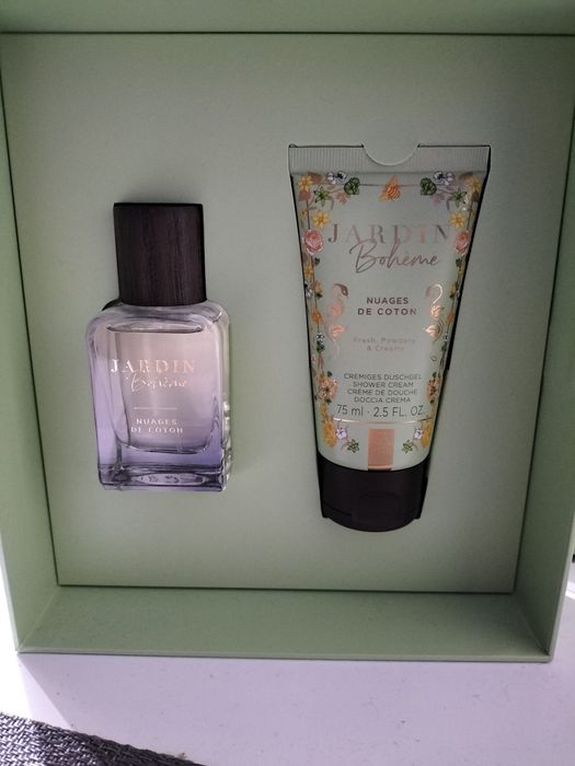 Zestaw perfumy plus kremowy żel pod prysznic. Nie trafiony prezent .