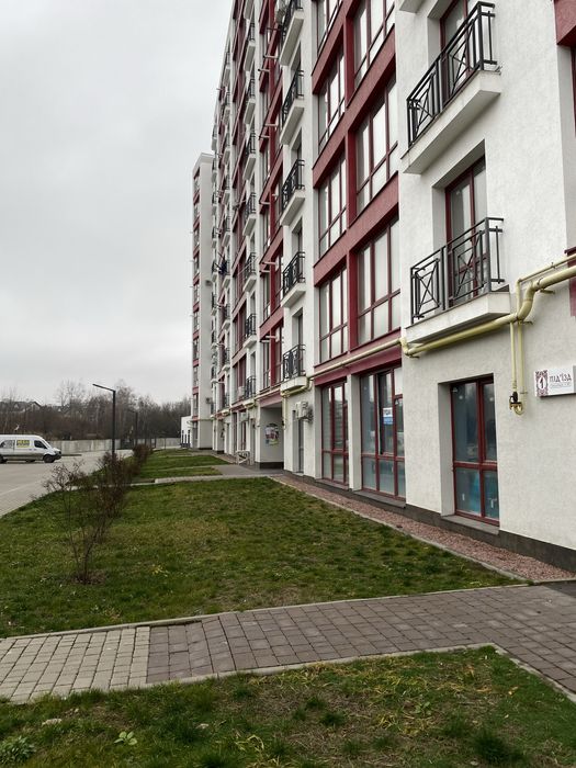 Продаж великої 1 кімнатної можна під програми