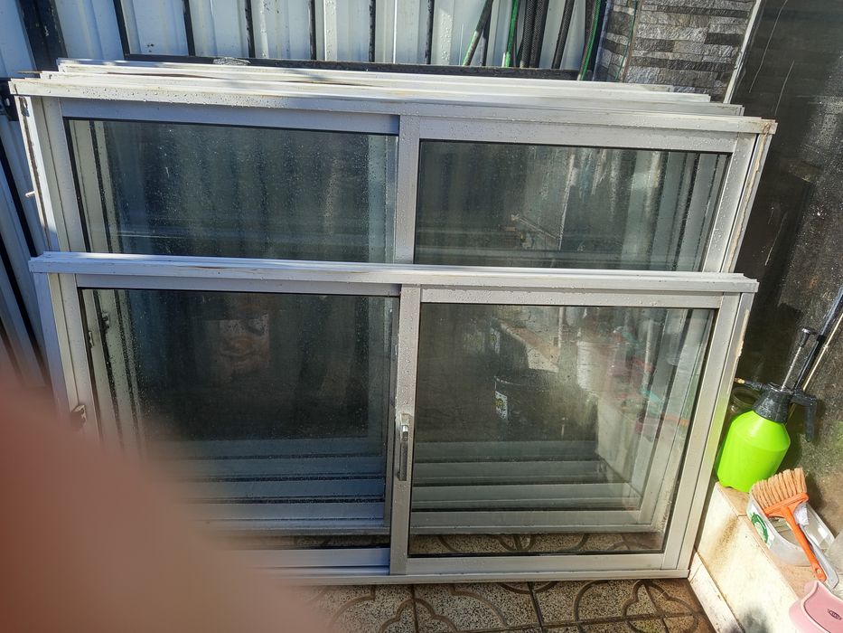 Porta e janelas alumínio bom estado