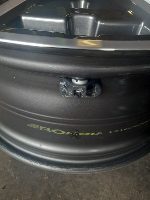 (064) Felgi 19" 5x112 ET 49 8j - Mercedes AMG