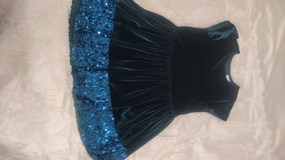 Велюрова сукня на дівчинку темно-зеленого кольору