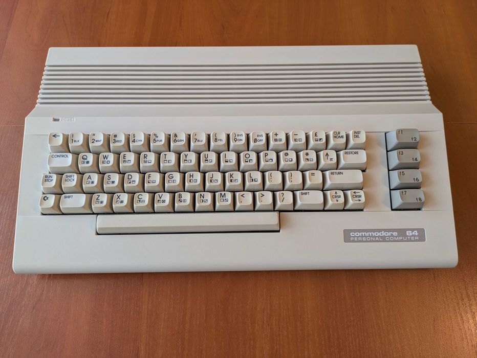 Komputer retro Commodore C64 / C64C zestaw + gratis