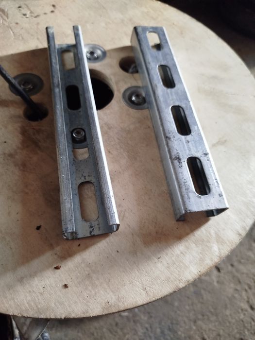 Комплектуючі, кріплення, кабель до сонячних станцій