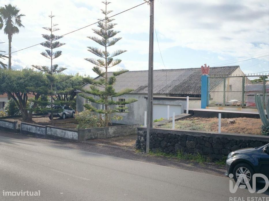 Moradia isolada T4 em Madalena de 160 m2
