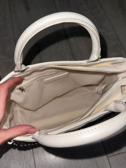 Біла сумка BERSHKA