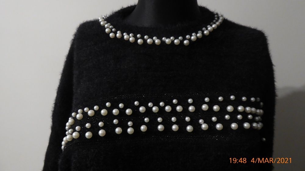 Sweter czarny z perełkami rozm. M/L