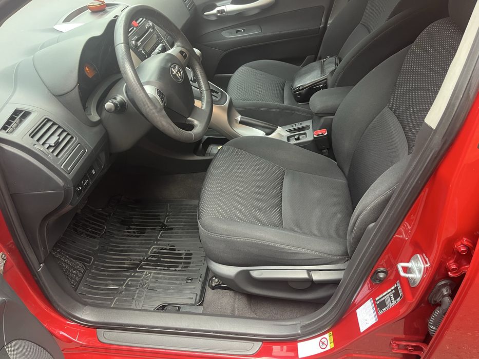 Toyota Auris 2012 (автомат)