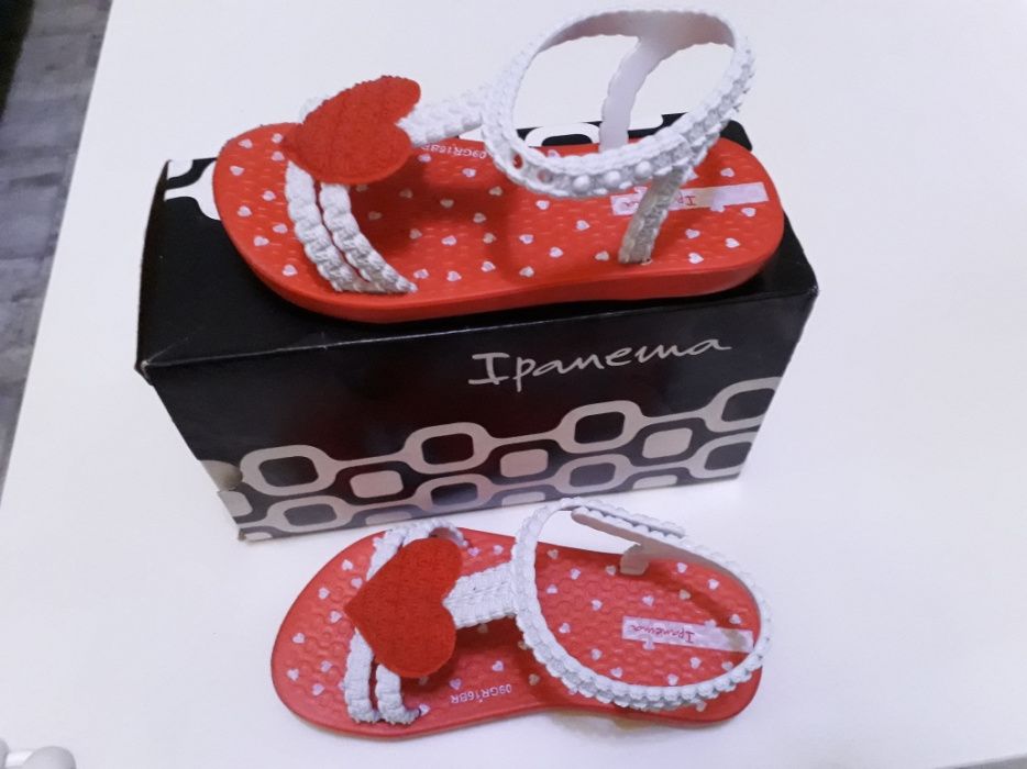 Sandałki pachnące Ipamema r. 22/23 jak nowe