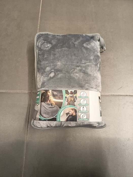 Nowy szary koc podróżny i poduszka 2w1