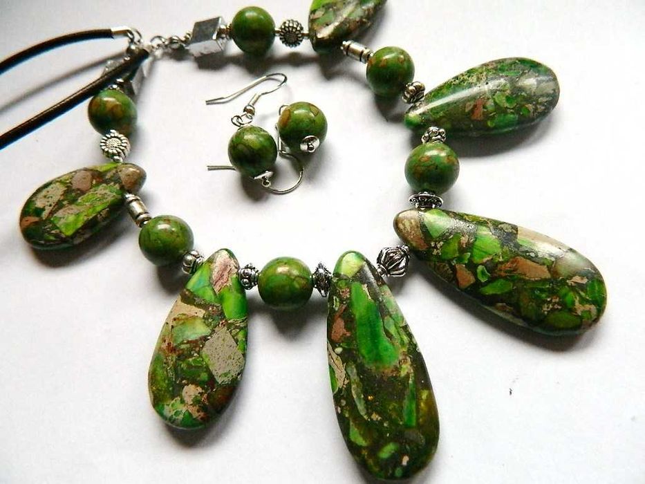 Zielony jaspis cesarski, okazały naszyjnik, kolia i kolczyki, komplet