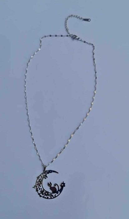 Colar em aço prateado gato na lua - Novo