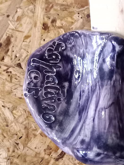 Cristo estilizado da ceramista de Barcelos Conceição Sapateiro