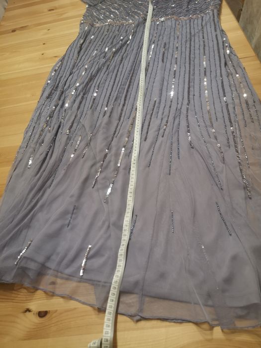 Piękna suknie balowa z cekinami sprzedam.
