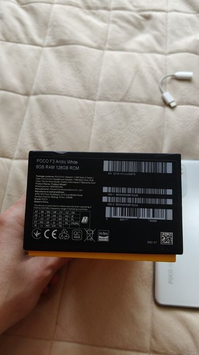 Продам смартфон Poco F3