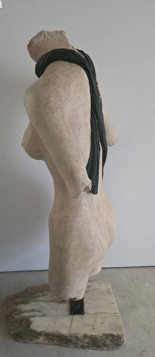 Esculturas em massa Pedra, Figura Feminina
