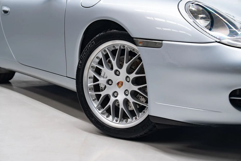 Porsche 911 (996) Carrera 4 Coupé foto 4