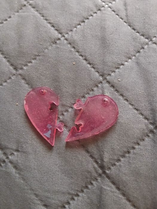 Zawieszka połówki serca z żywicy handmade