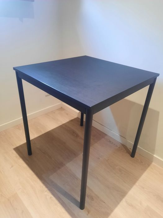 Mesa IKEA + 3 cadeiras em ótimo estado