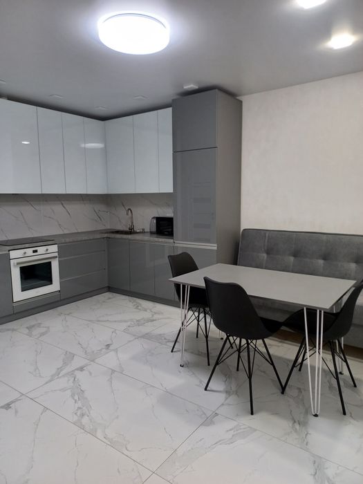 Подобово , розкішна ,сучасна квартира в центрі міста  в новобудові.