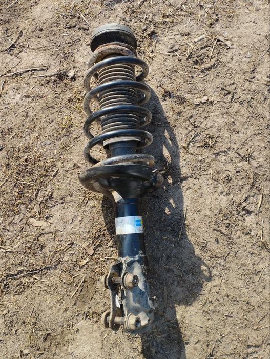 Стойки передние голь 3,2.пассат б3 .б4