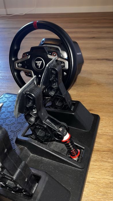 Volante + Pedais THRUSTMASTER (PS4 PS5 PC)