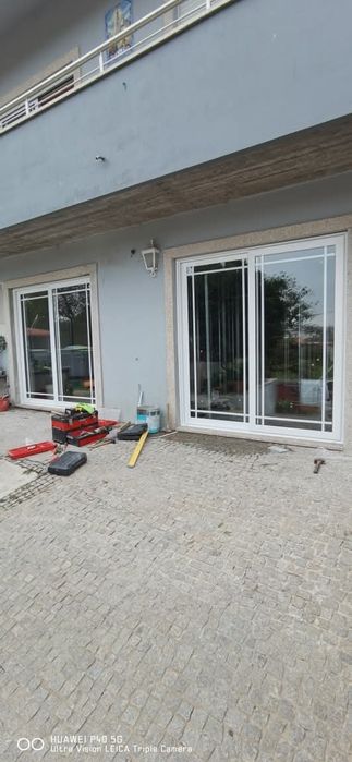 Persianas,estores e caixilharia.