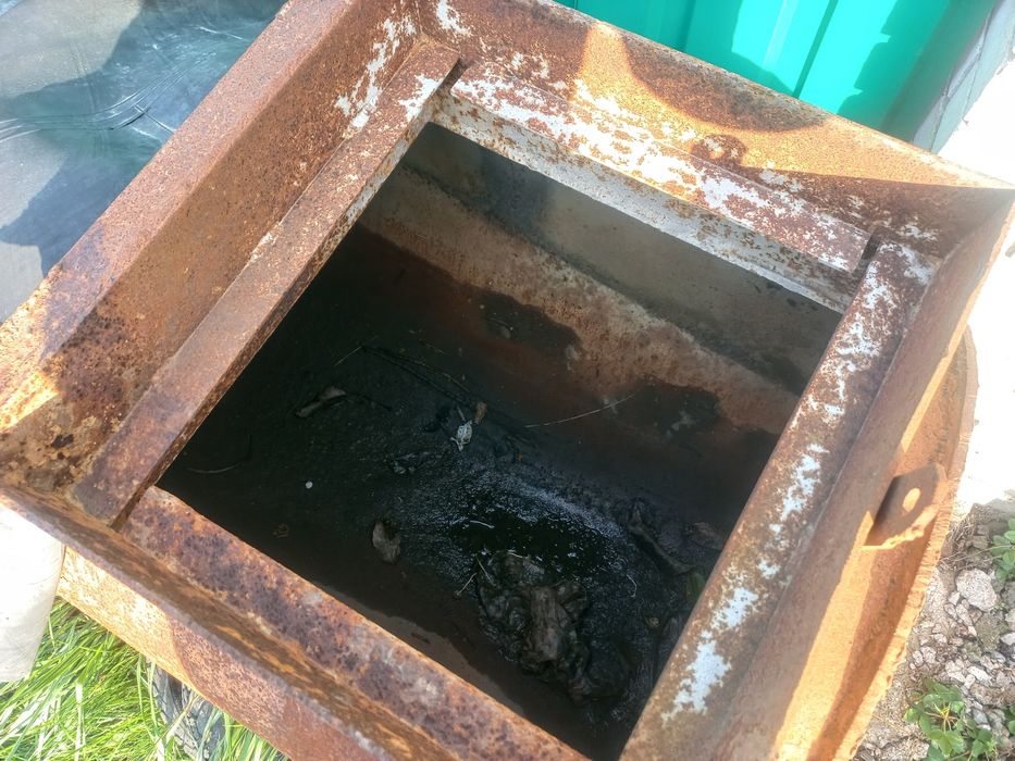 Продам бочку металеву.